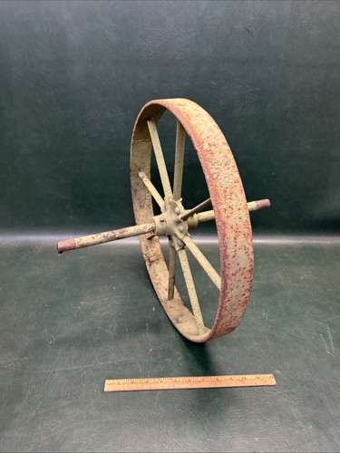 Antica ruota per carriola