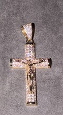 Ciondolo crocifisso fatto - , a