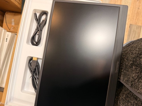 Used portable monitor - 15.6",