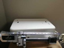 Bilancia VINTAGE anni '50 "pesa-bambini" portata 16kg completa di piatto (foto)