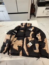 Giacca Nuptse Supreme x The North Face stampa denim sbiancato nero - 21FW