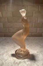 Rara statuina in vetro rosa Art Deco Desná Curt Schlevogt Ingrid Lady in the Wind