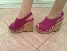 Sandali, numero 37, colore fucsia, con plateau, camoscio naturale Made in Italy.