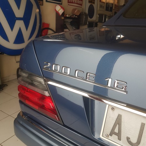 Mercedes W124 Scritta emblema