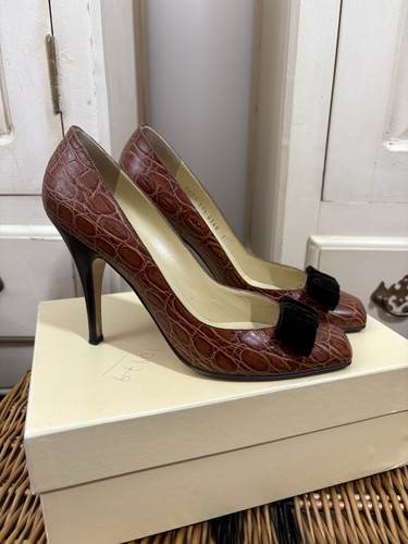 Russell bromley vicini - russell, &