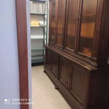 Libreria Antica in legno marrone scuro con vetri e ante