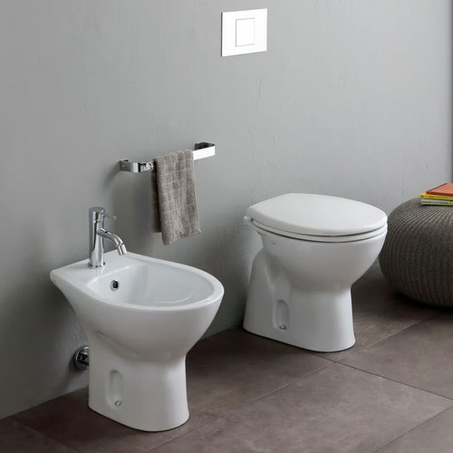 Coppia sanitari terra - sanitari, a