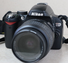 Macchina fotografica reflex digitale Nikon D60 + obiettivo 18-55mm VR Kit + bors