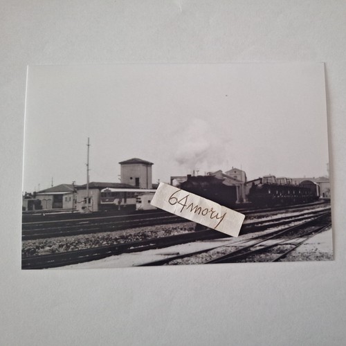 Fotografia deposito locomotive - fotografia,