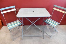 Set Da Esterno In Metallo Tavolino Grigio + 2 Sedie Pieghevoli