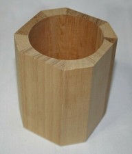 Portamatite squadrato in legno