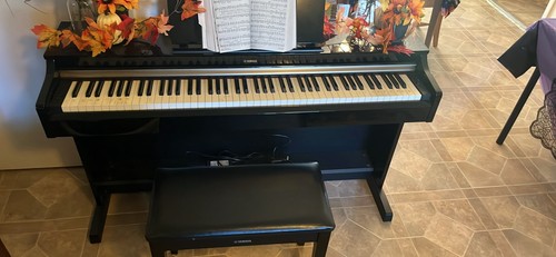 Yamaha clp825 clavinova 88 - -,