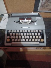 Vintage Retro 1970's Portable Imperial Signet Typewriter Made In Japanese