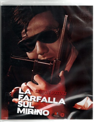 Farfalla sul mirino blu - la,