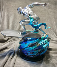 Statua surfista argento