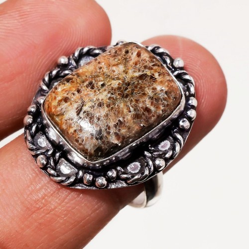 Anello con pietre preziose