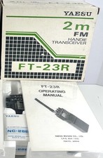 Yaesu FT-23R ricetrasmettitore manuale 2 m walkie talkie completo pulito no CTCSS