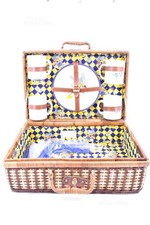 Wicker Pic Nic Basket With 4