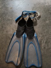 Pinne sub con boccaglio e maschera