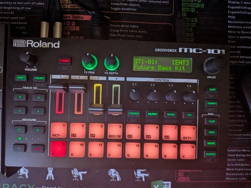 Roland 101 groovebox - mc-101,
