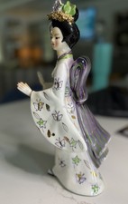 Bellissima statuina geisha