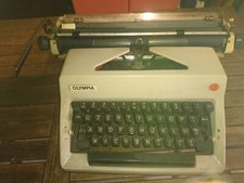 Olimpia Werche AG. Wilhelmshaven  Macchina Da Scrivere Bianca 
