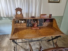 scrivania legno marrone in