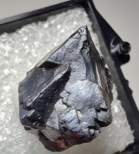 Twinned Magnetite crystal