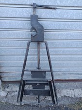 CAVALLETTO MORSA IDRAULICA A PIEDISTALLO  PER TUBI