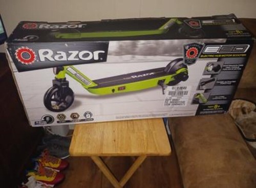 Electric razor scooter