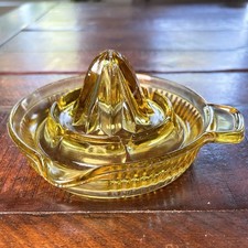 Antico spremiagrumi alesatore limone giallo/ambra anni '30 vetro depressione vintage manico tab