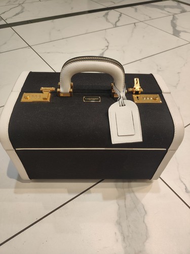 Anthony beauty vanity - , case