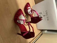 Decolte Truth & Fable - Nuove