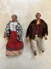 2 figurines for crib