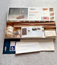 ZE127: Mantova Modelli Squalo