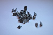 Borchie piramidali in plastica