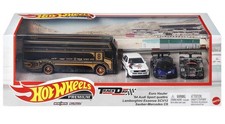 1:64 Hot Wheels Premium Set 2023 Track Day piloti reali 4 auto diorama Audi + Lam