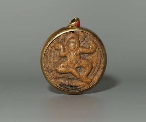 Grembiule antico intagliato