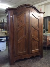Elegante Armadio Centinato in Noce Piemontese - Restaurato (in corso d'opera)