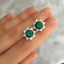 Orecchini a perno con diamanti