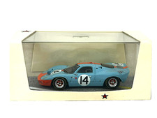 Bizzarra auto in resina scala