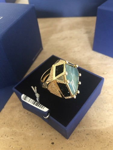 Anello vestito enorme