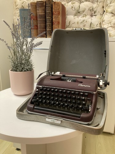 Olympia vintage typewriter - sm,