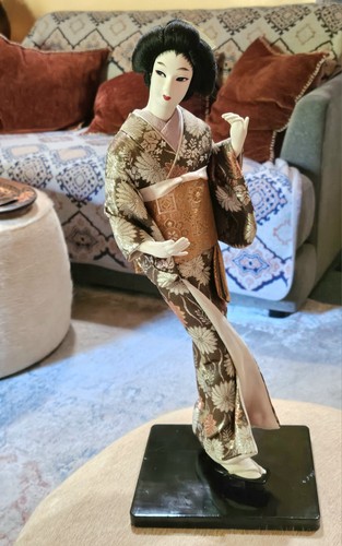 Bambola geisha giapponese