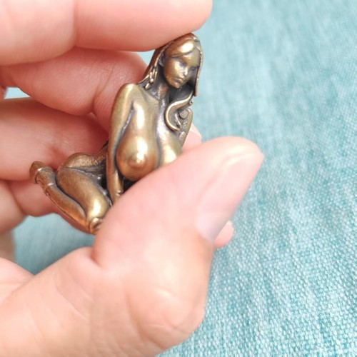 Statuina donna erotica