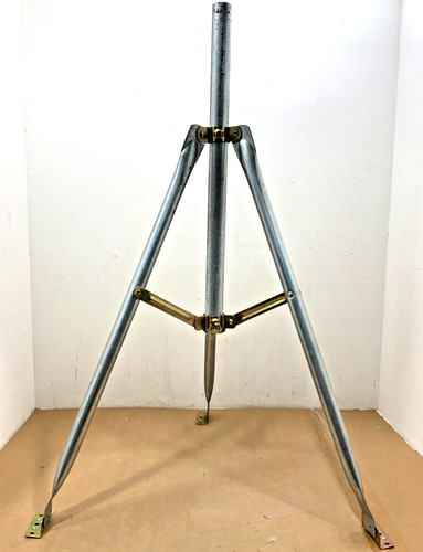 Treppiede antenna satellitare