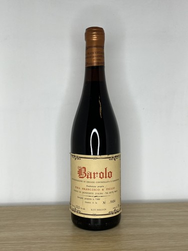 Vino rosso annata - d’annata, pira