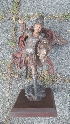 Statuetta legno - in,