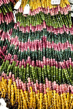 Collana con perle di pietre