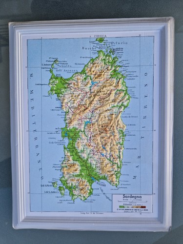 Carta geografica rilievo - carta, in